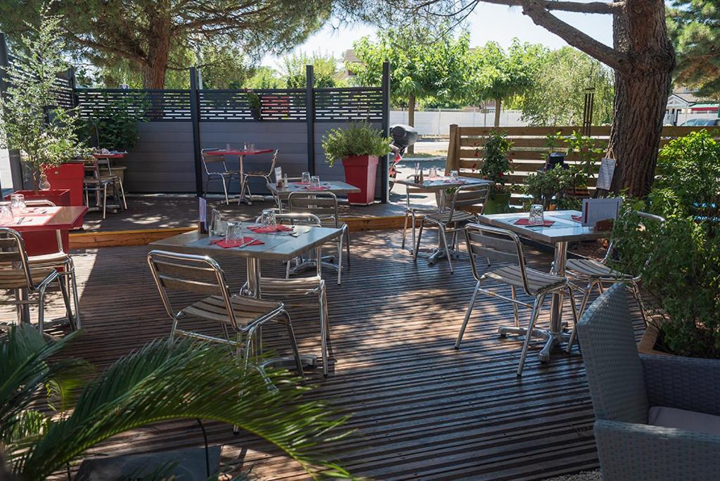 Logis Hotel- Hotel Restaurant Le Rialto Le Sequestre Exterior foto